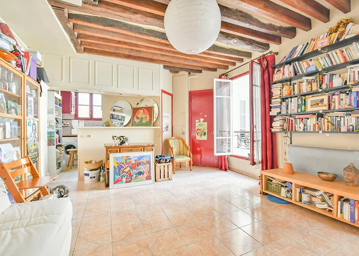 Charming, Light-Filled & Calm Bedroom In Paris, Ideal Location